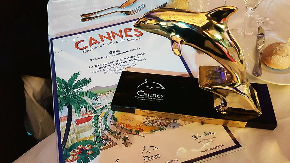 Trofi Gold Dolphin dan sertifikat Cannes Corporate Media & TV Awards 2016 untuk film Toyota Kijang (TMMIN)